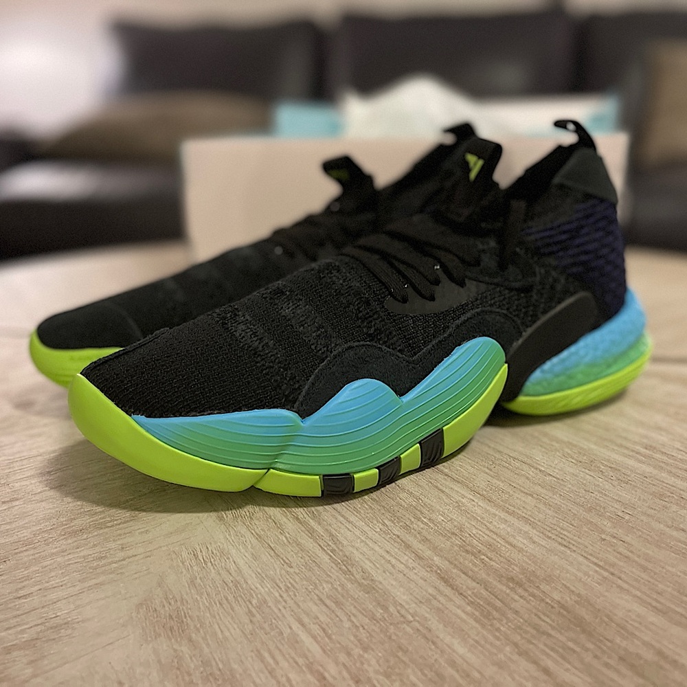 adidas Mens 10.5 Trae Young 2.0 Basketball Shoes Black H06473